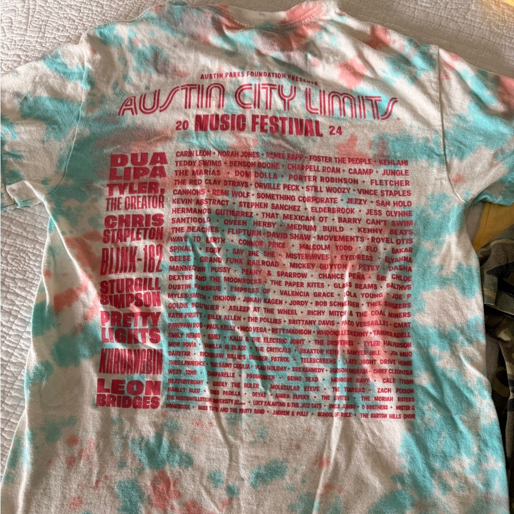 Bundle of 3 trendy t-shirts! - Picture 4 of 4